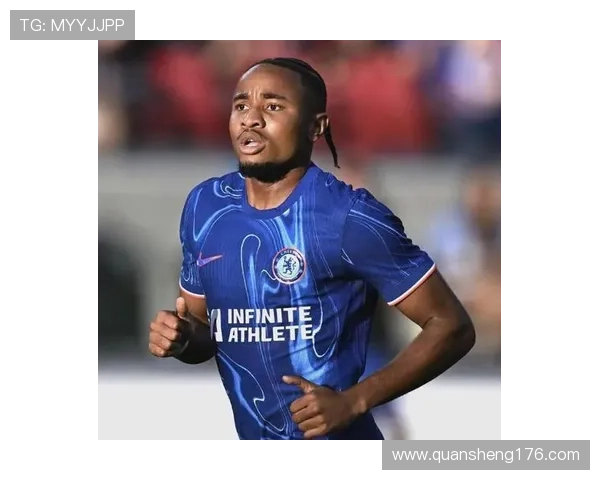 [国际足球]恩昆库左路内切抽射 皮球折射入网.